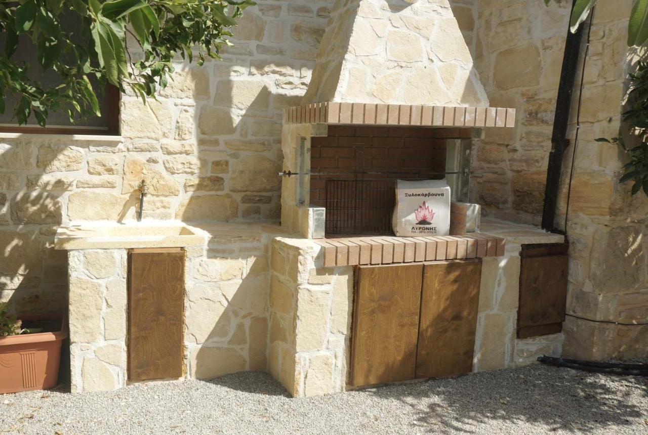Villa Aspasia With Private Jacuzzi - Oasis Resort Kokkinos Pirgos Bagian luar foto