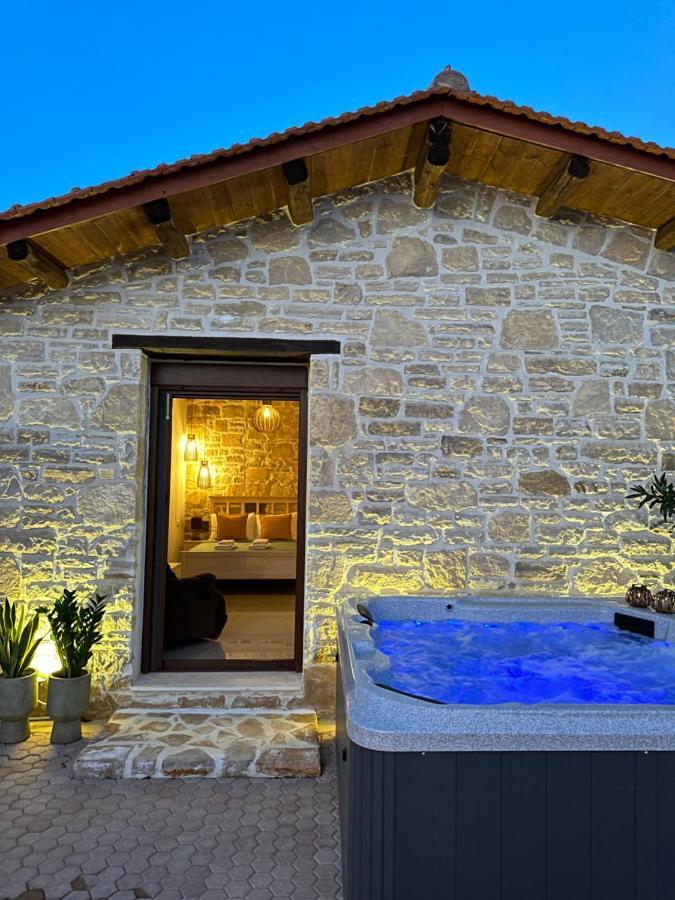 Villa Aspasia With Private Jacuzzi - Oasis Resort Kokkinos Pirgos Bagian luar foto