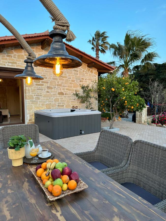Villa Aspasia With Private Jacuzzi - Oasis Resort Kokkinos Pirgos Bagian luar foto