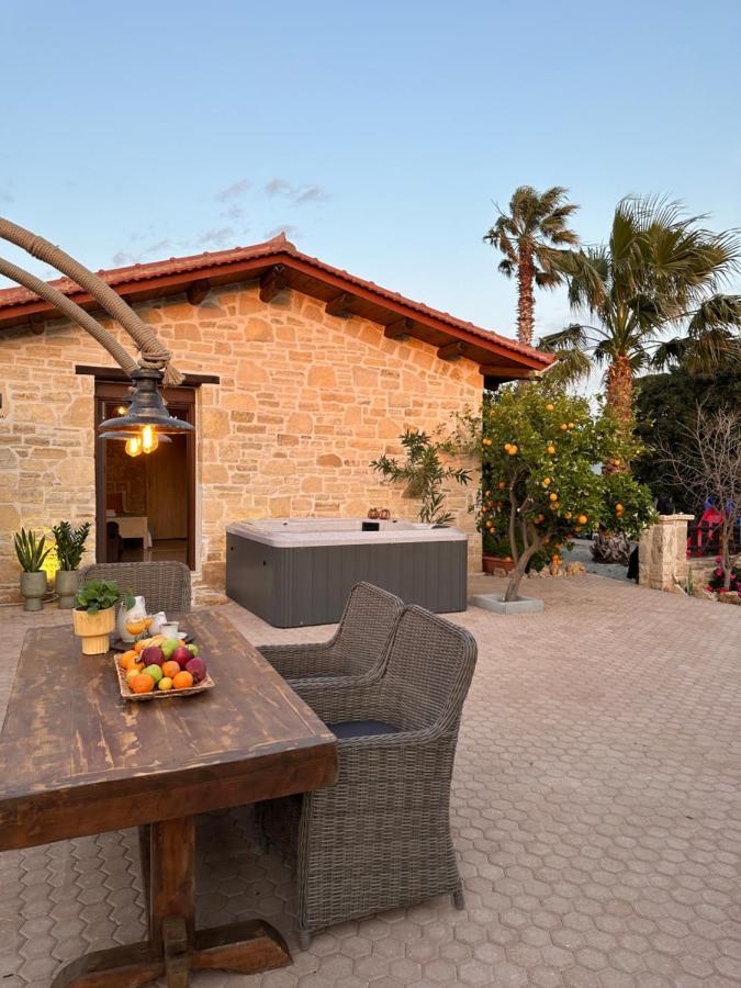 Villa Aspasia With Private Jacuzzi - Oasis Resort Kokkinos Pirgos Bagian luar foto