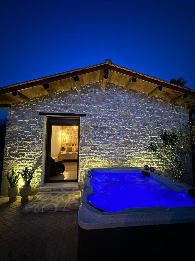 Villa Aspasia With Private Jacuzzi - Oasis Resort Kokkinos Pirgos Bagian luar foto