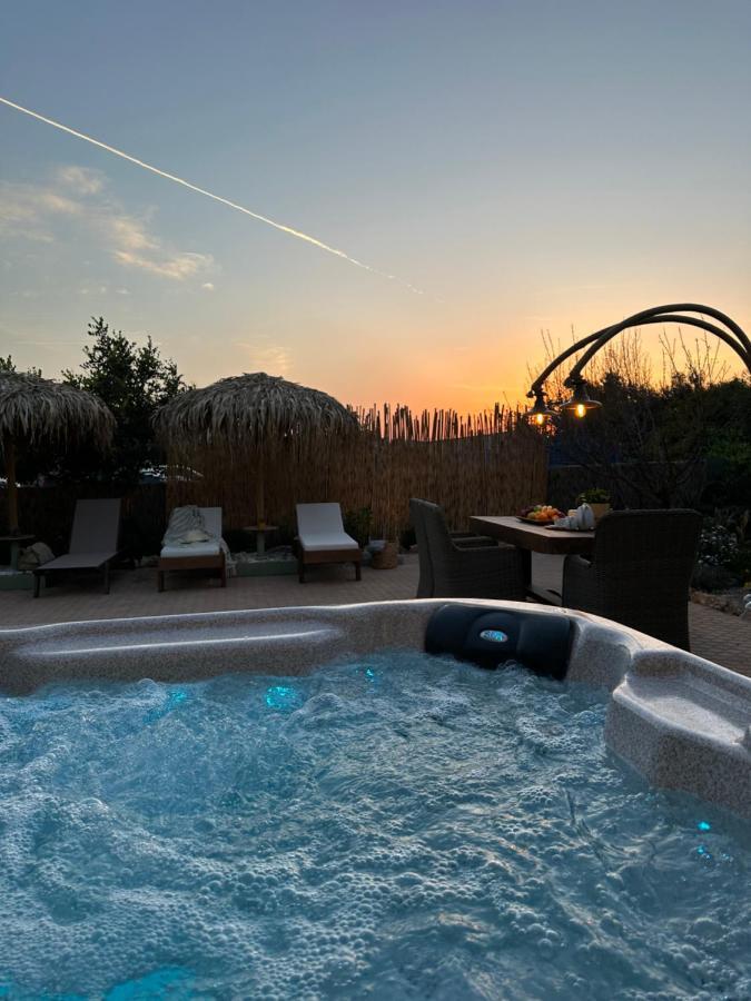 Villa Aspasia With Private Jacuzzi - Oasis Resort Kokkinos Pirgos Bagian luar foto