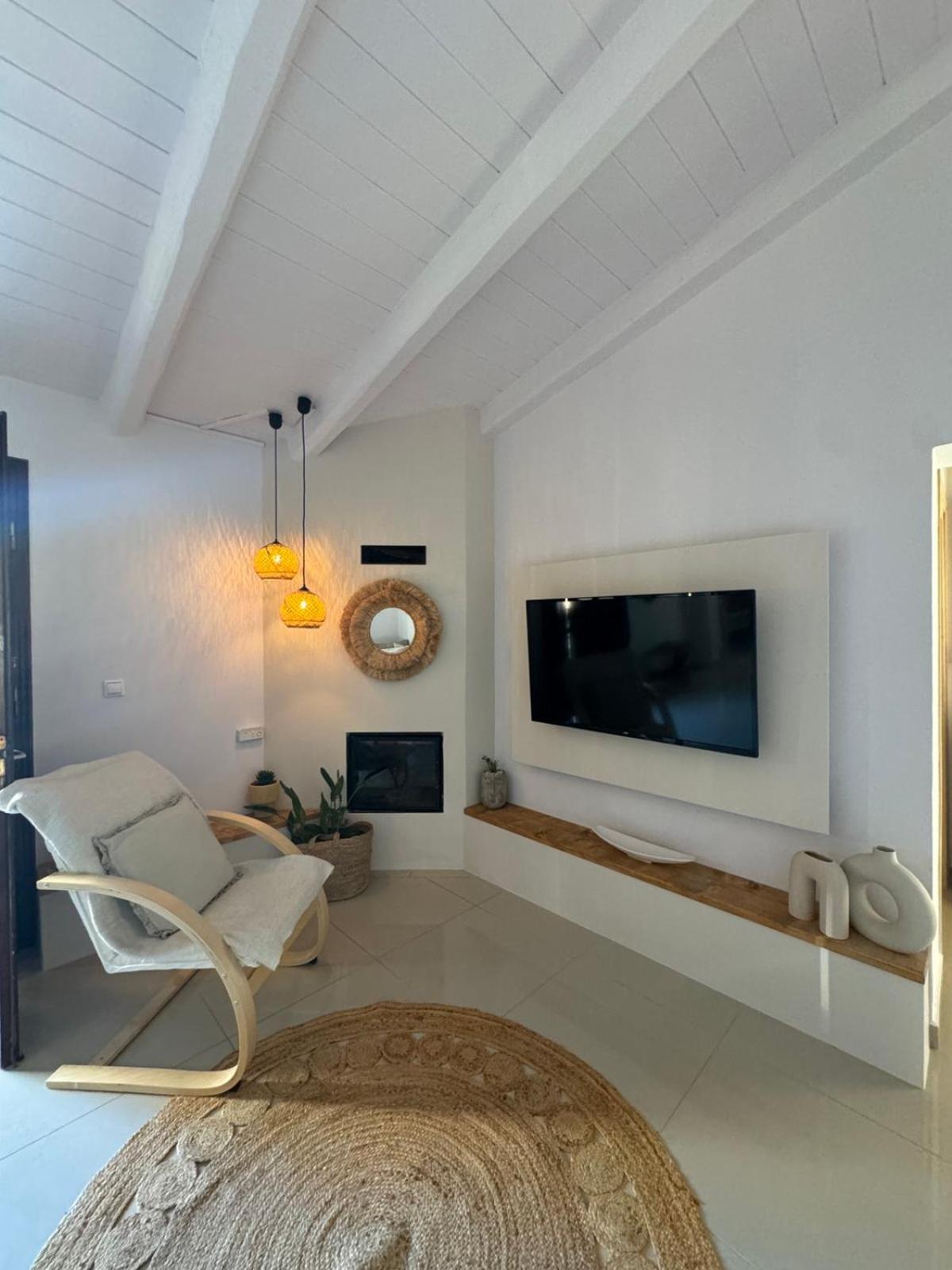 Villa Aspasia With Private Jacuzzi - Oasis Resort Kokkinos Pirgos Bagian luar foto